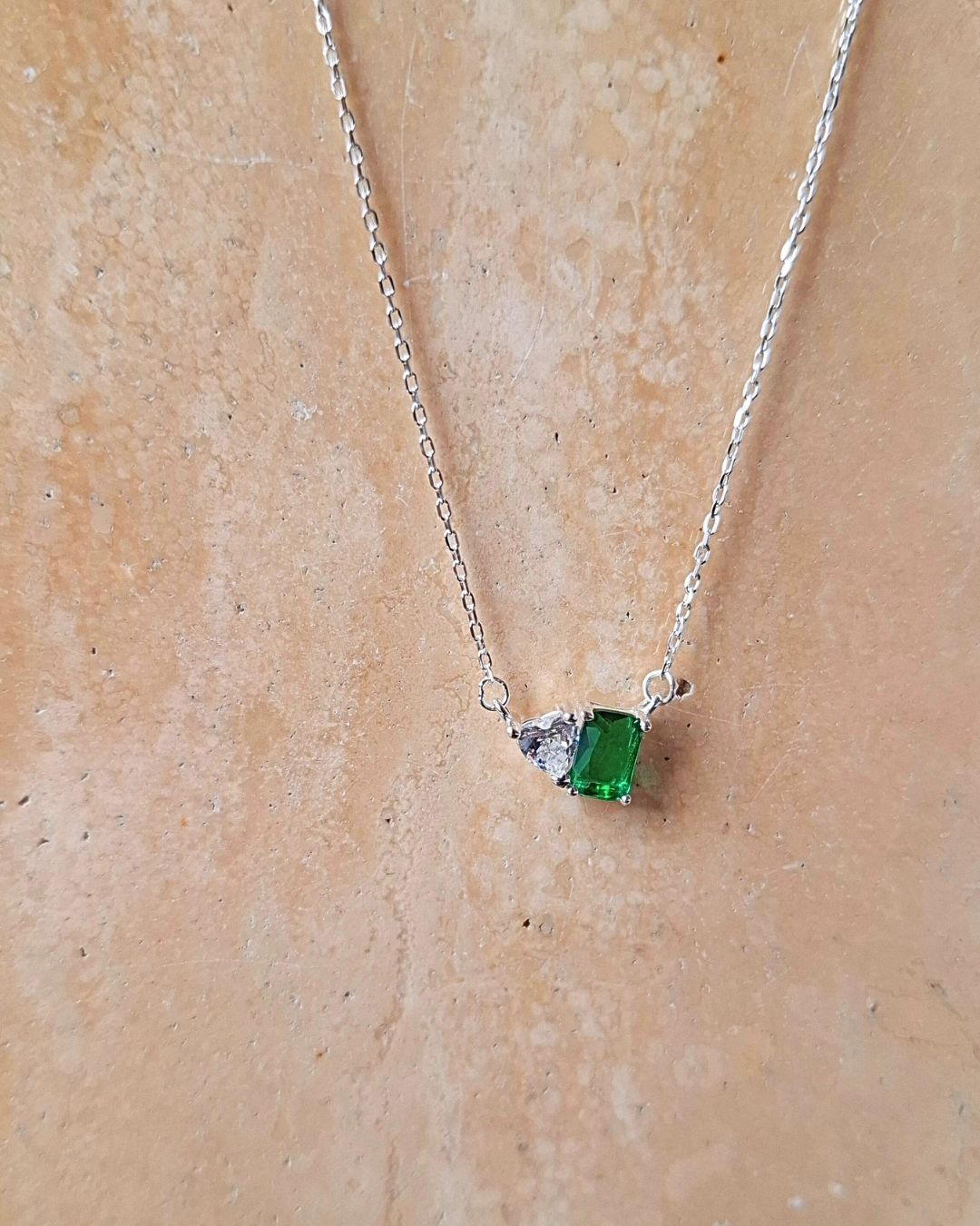 COLAR BAGUETE VERDE