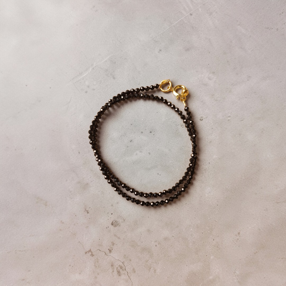 COLAR DE ESPINÉLIO PRETO