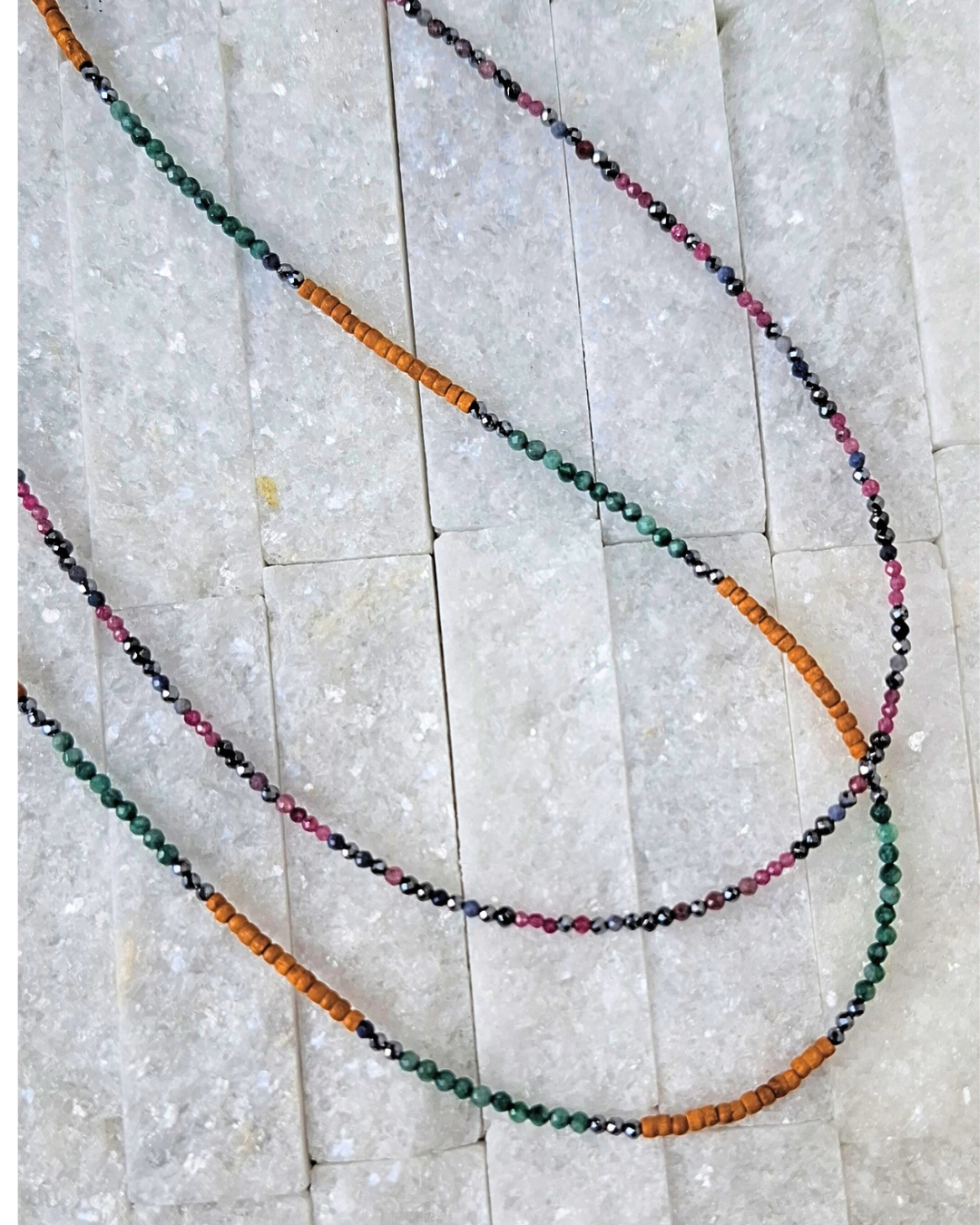 CHOKER SÂNDALO E JADE