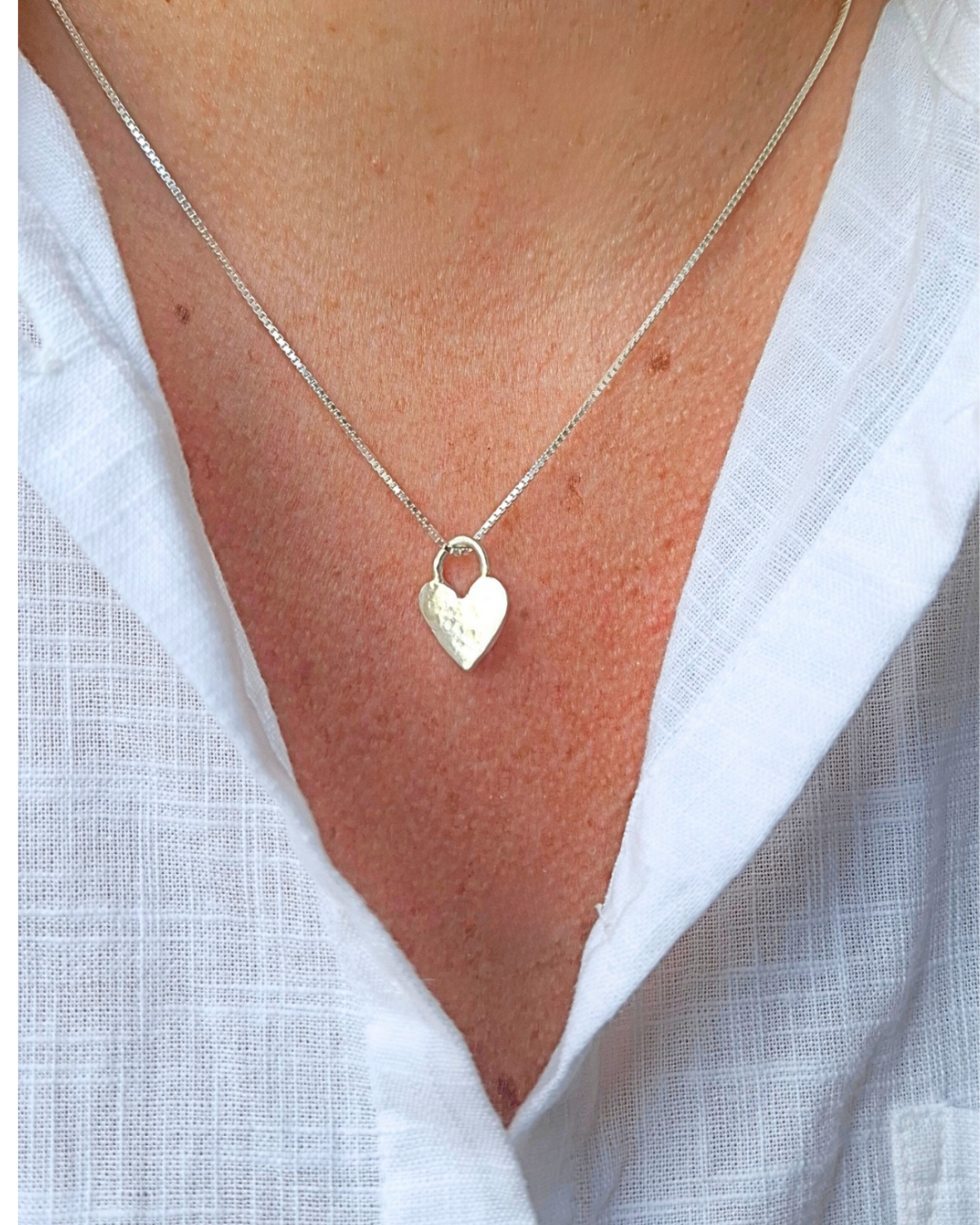 COLAR CORAÇÃO MARTELADO