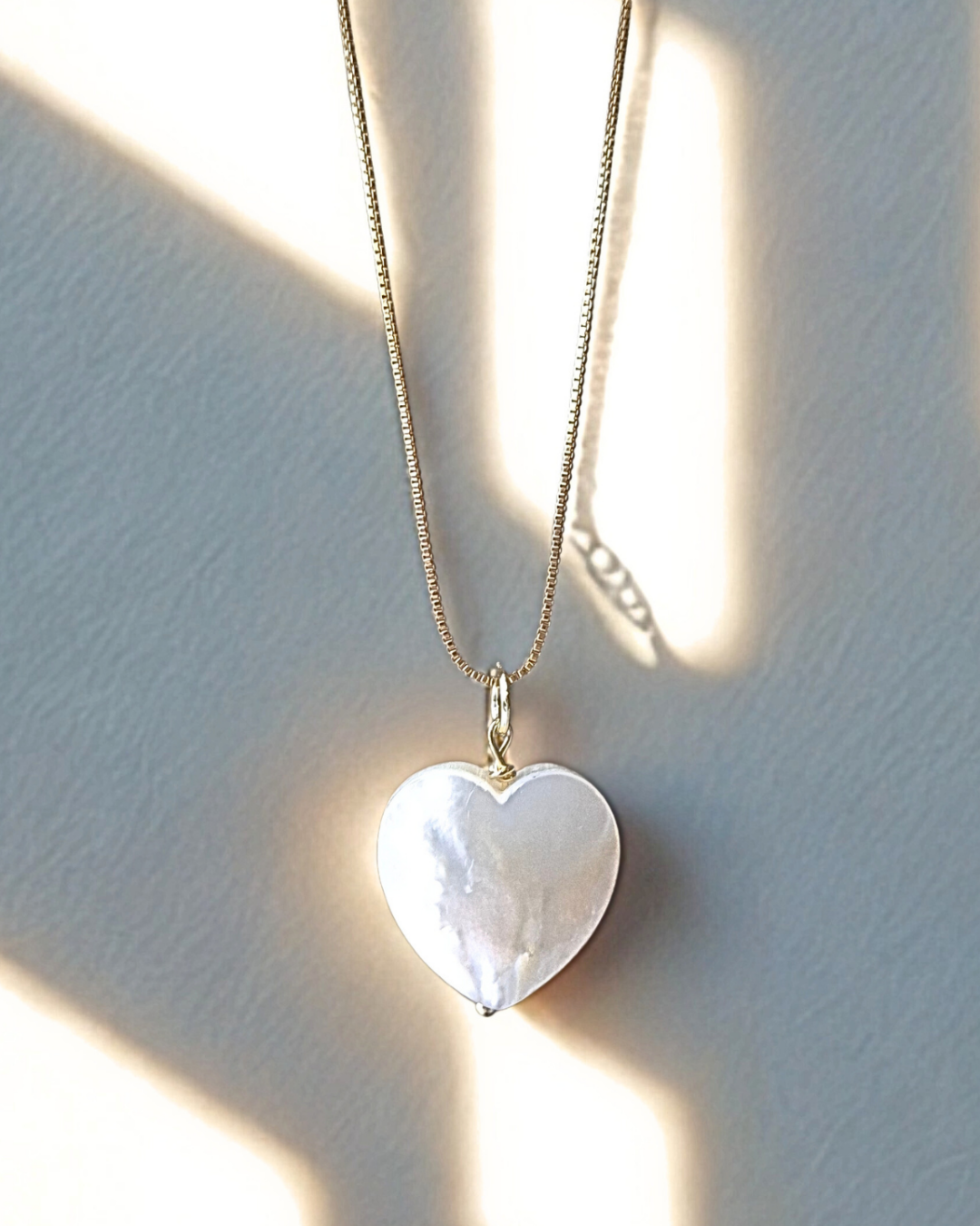 COLAR CORAÇÃO MADREPÉROLA