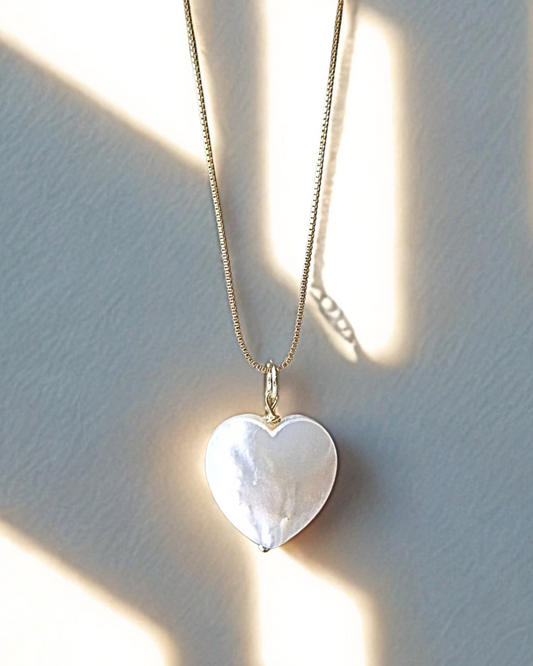 COLAR CORAÇÃO MADREPÉROLA