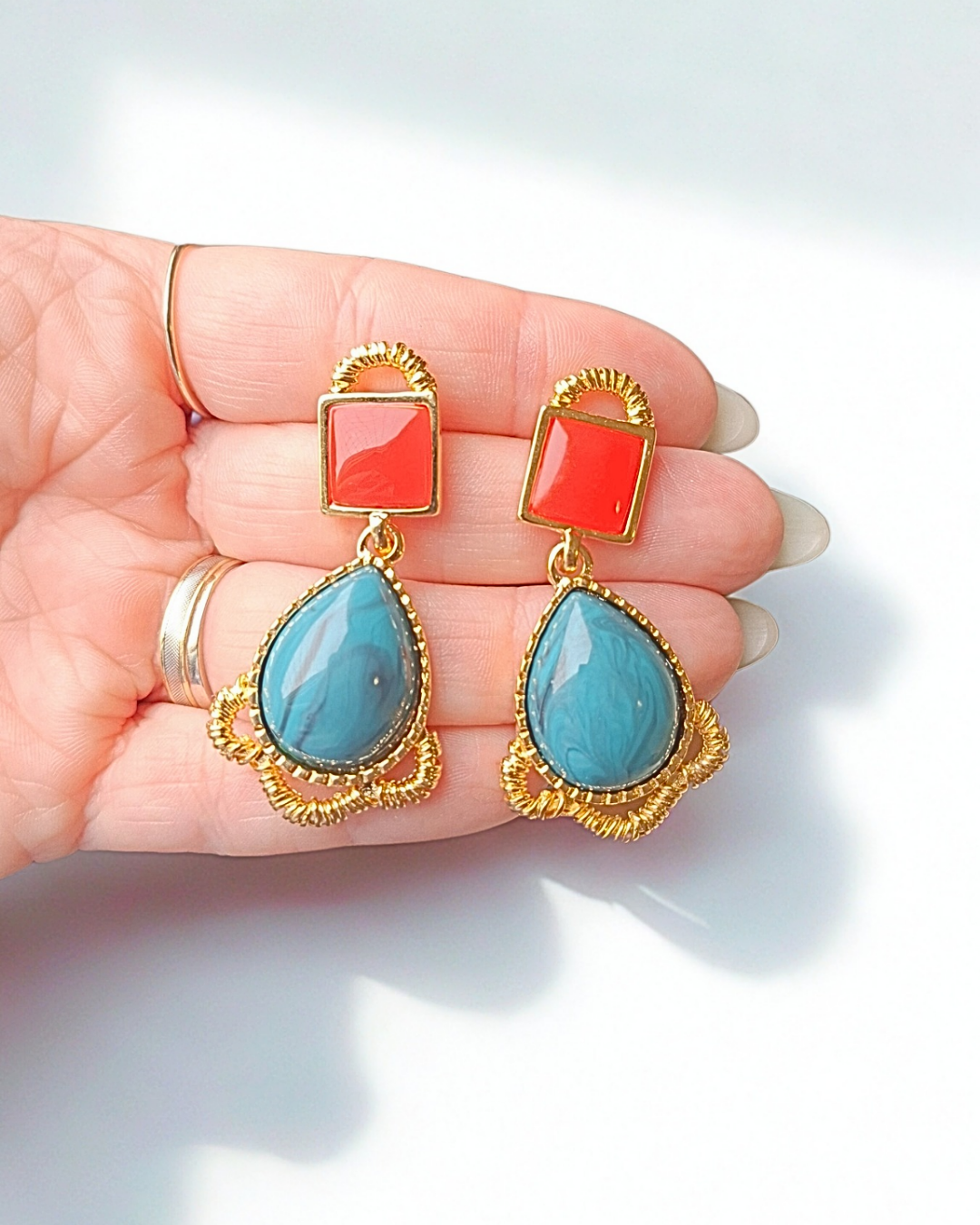 BRINCO BOHO LARANJA E AZUL