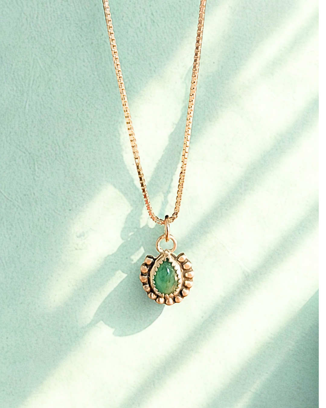 COLAR ESMERALDA GOTA