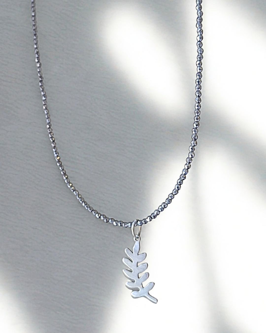 COLAR HEMATITAS LOURO