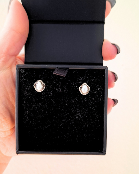 BRINCO GOTA MINI PÉROLA