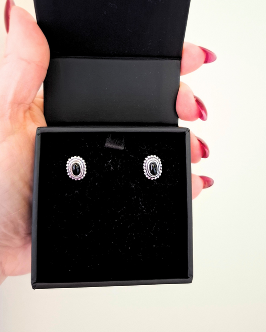 BRINCO OVAL ÔNIX PRETO