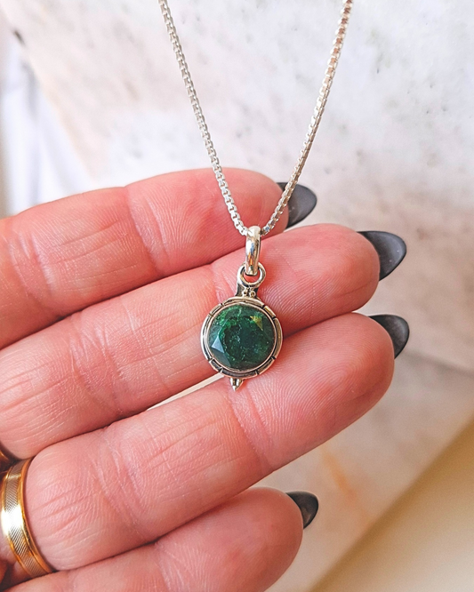 COLAR ESMERALDA BOHO