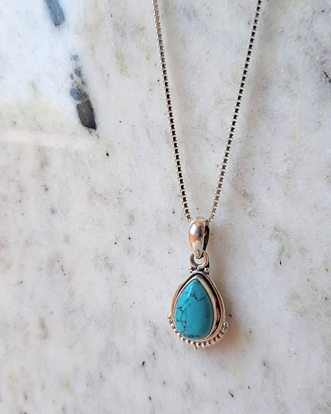 COLAR TURQUESA GOTA