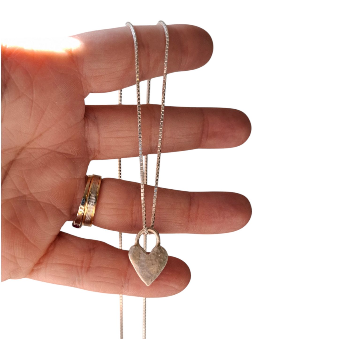 COLAR CORAÇÃO MARTELADO