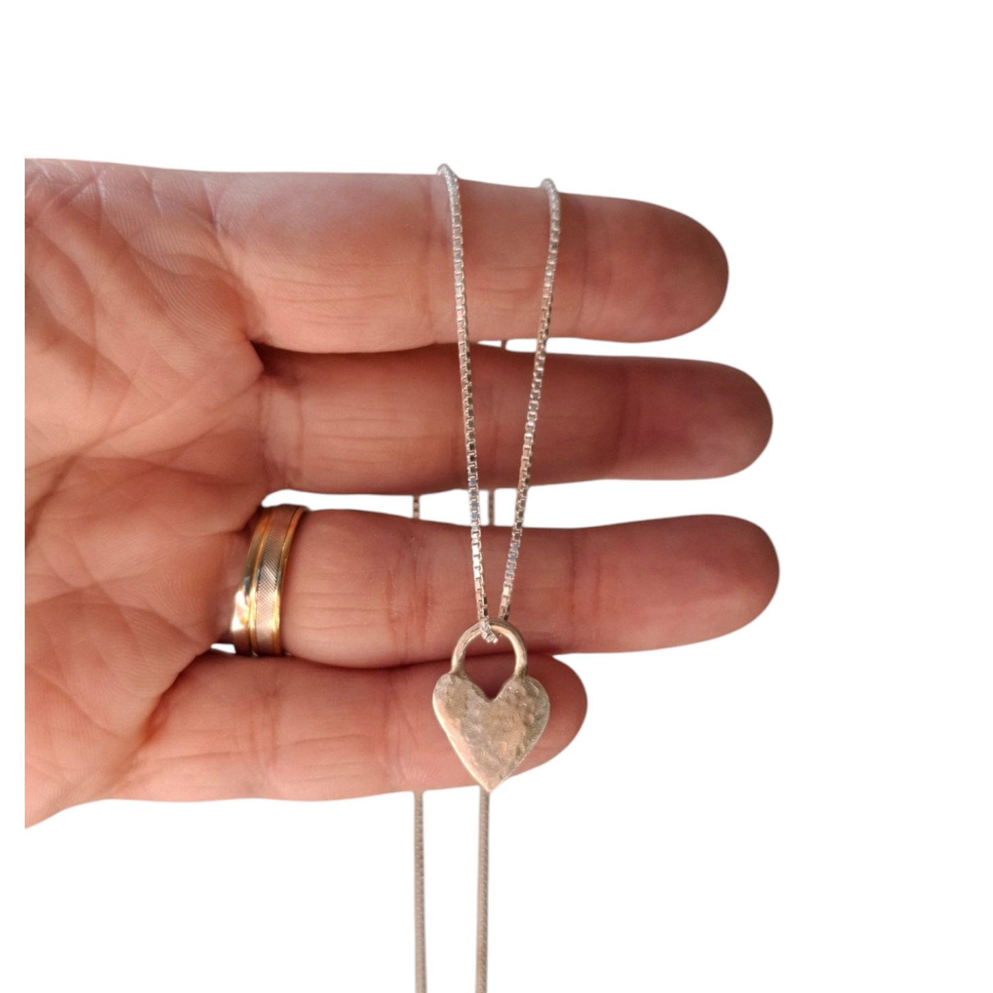 COLAR CORAÇÃO MARTELADO