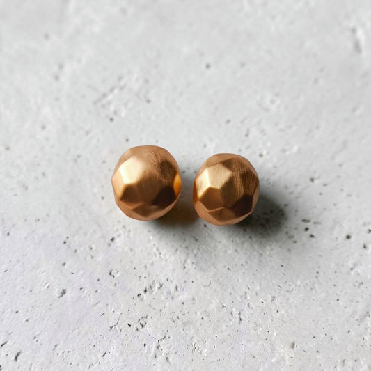 BRINCO ESFERA MARTELADO OURO